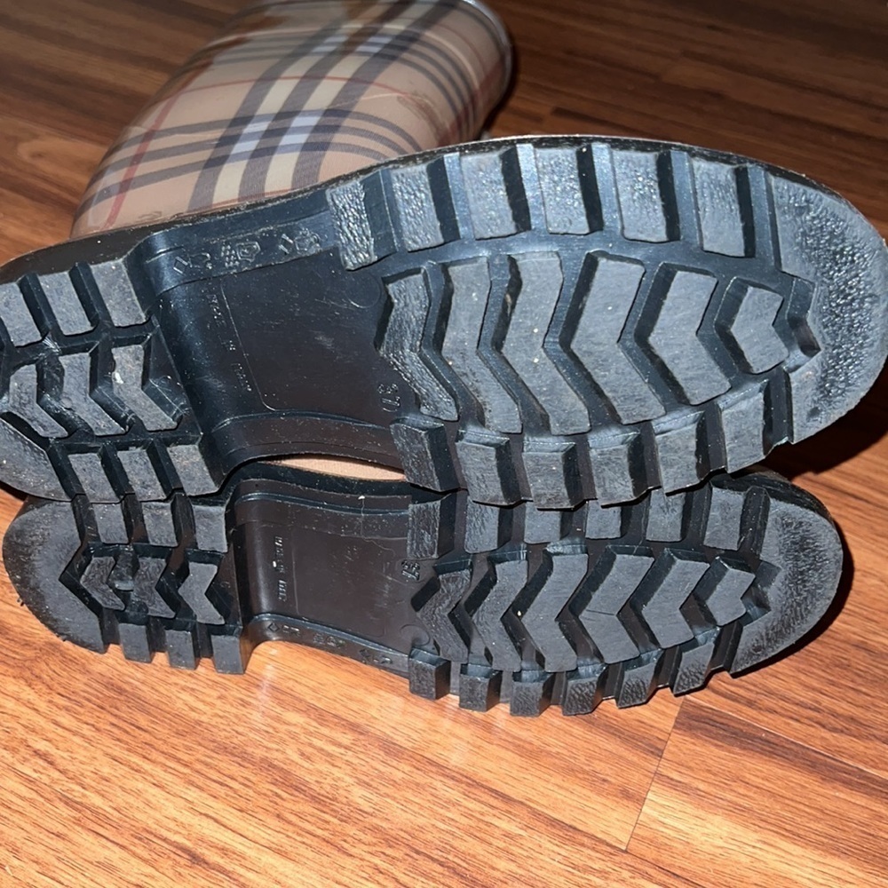 BURBERRY rain boots - Picture 6 of 8